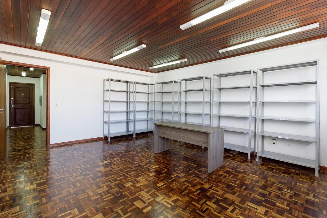 SALA COMERCIAL NO PORT�O� - 66 METROS.