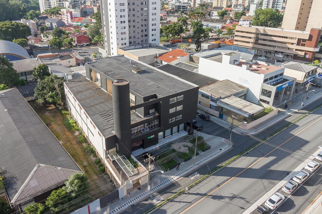 SALA COMERCIAL NO PORT�O� - 66 METROS.