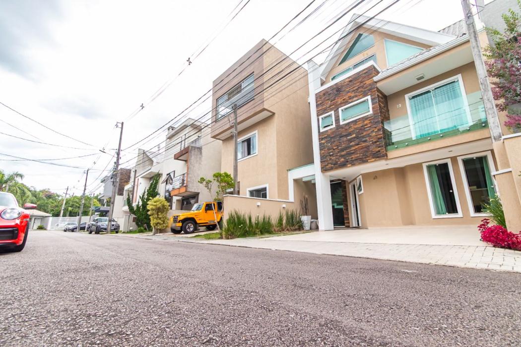 Sobrado com 4 dormitórios à venda, 199 m² por R$ 1.275.000,00 - Capão Raso - Curitiba/PR