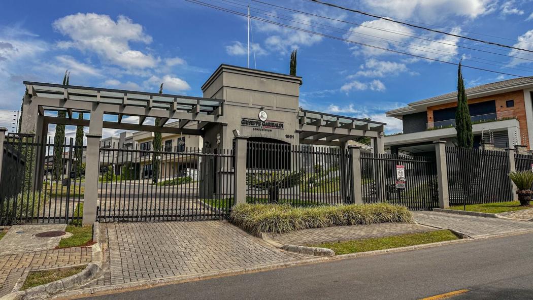 Casa em Condomínio com 3 Suítes - Santa Felicidade - Curitiba/PR