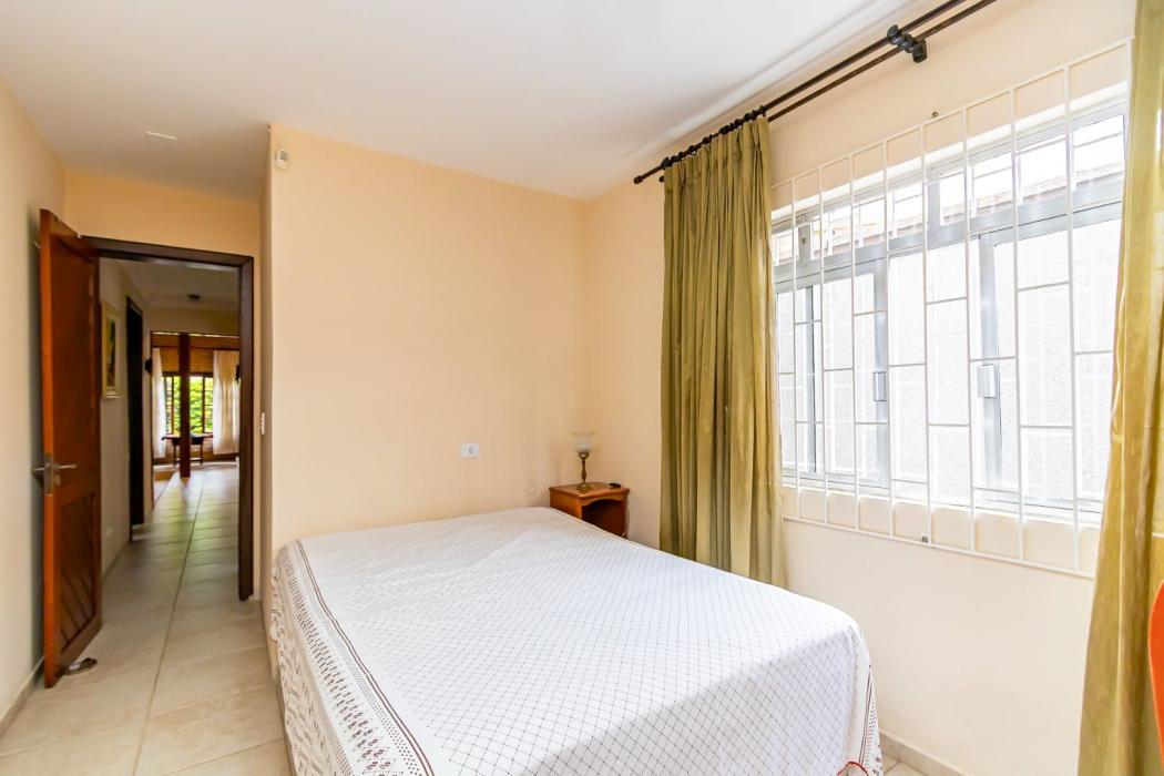 Casa com 5 dormitórios à venda, 303 m² por R$ 1.100.000 - Cajuru - Curitiba/PR