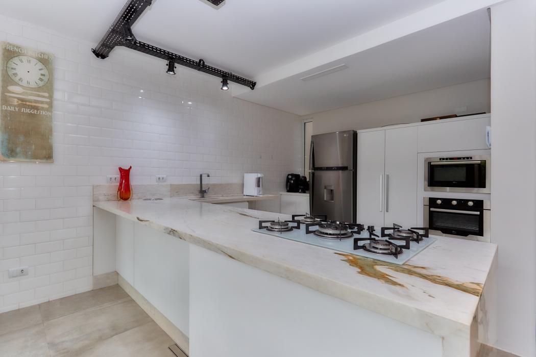 Casa no Jardim das Américas: 225m², 3 Quartos, Suíte Master, Jacuzzi e Quintal