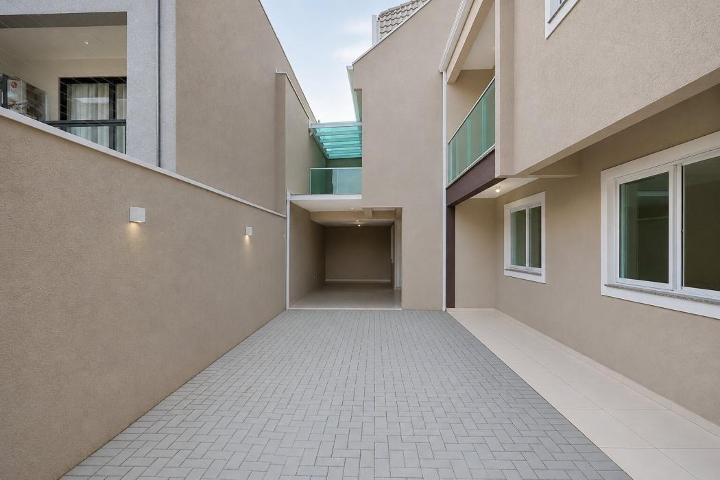 Sobrado Novo Triplex, atico com lareira, excelente localização, em condomínio