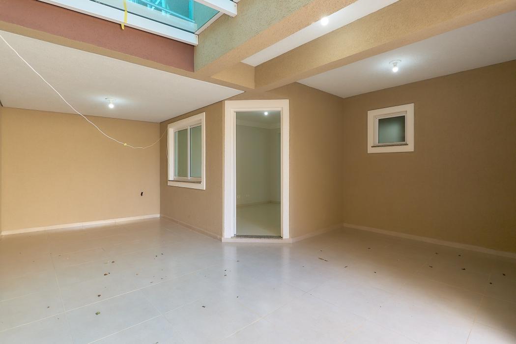 Sobrado Novo Triplex, atico com lareira, excelente localização, em condomínio