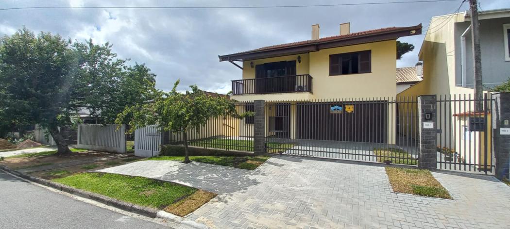 CASA NAS MERCÊS COM TERRENO AMPLO DE 552M² , PRÓXIMO AO PARQUE BARIGUI