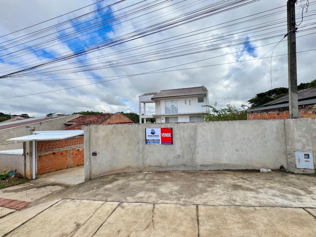 SOBRADO ESPAÇOSO COM ÁREA GRANDE DE TERRENO