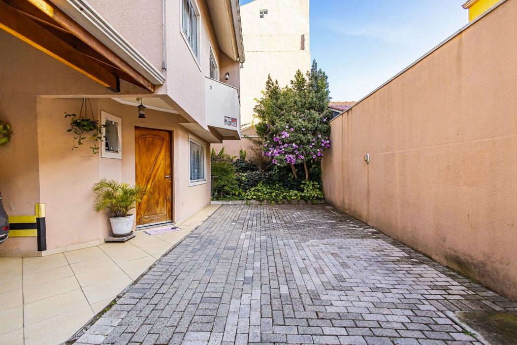 Sobrado com 3 dormitórios à venda, 152 m² por R$ 990.000,00 - Capão da Imbuia - Curitiba/PR
