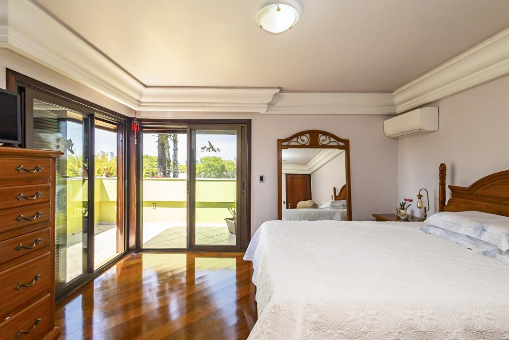 Casa 4 quartos à venda no Santo Inácio Curitiba Paraná