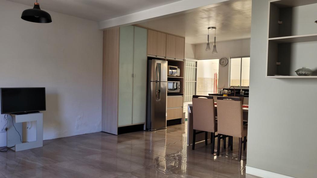 CASA com 3 dormitórios à venda com 379m² por R$ 895.000,00 no bairro Xaxim - CURITIBA / PR