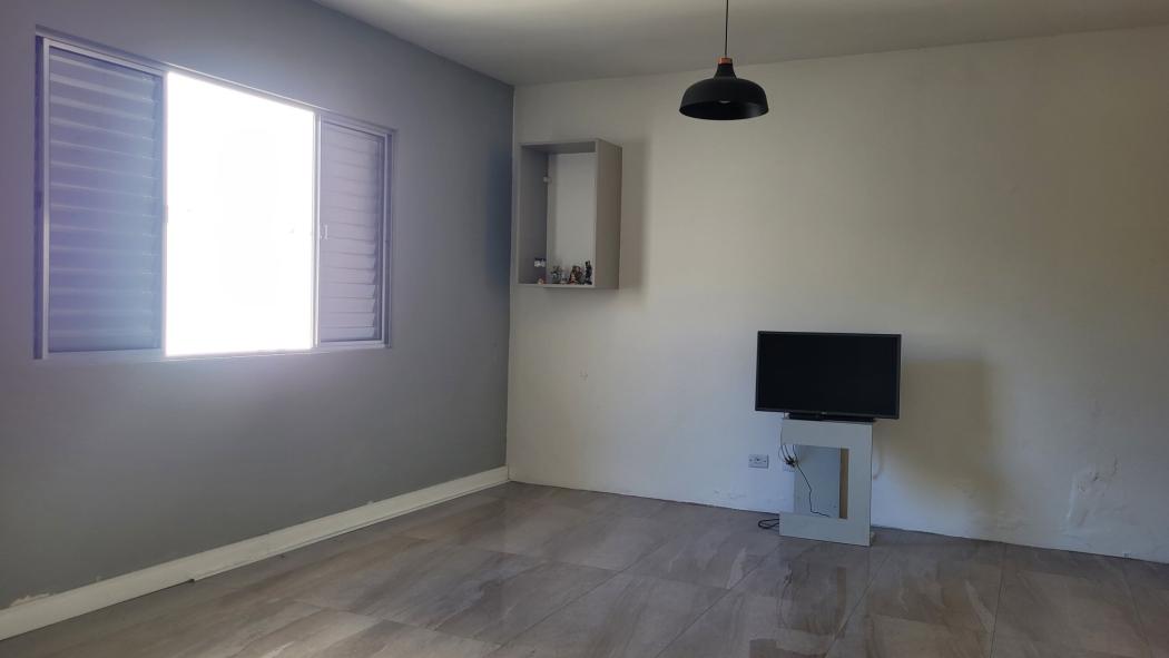 CASA com 3 dormitórios à venda com 379m² por R$ 895.000,00 no bairro Xaxim - CURITIBA / PR
