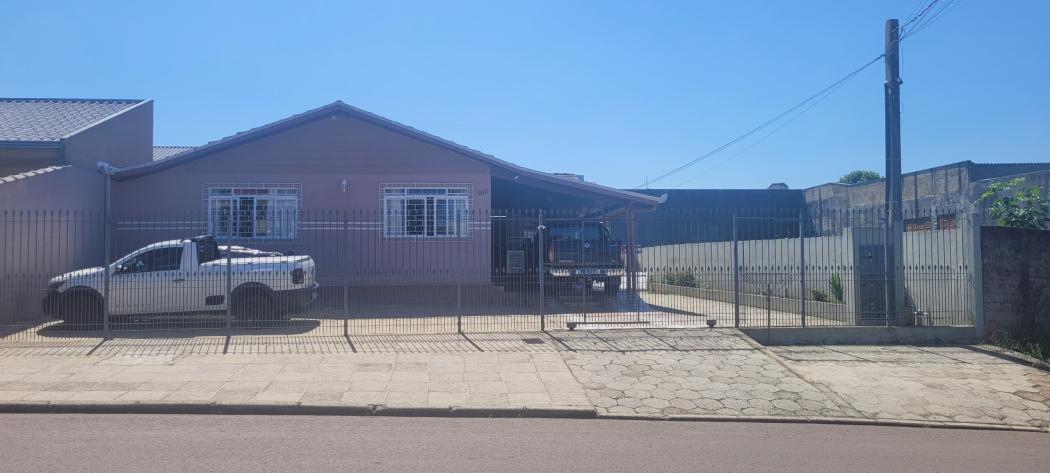 CASA com 3 dormitórios à venda com 660m² por R$ 985.000,00 no bairro Xaxim - CURITIBA / PR