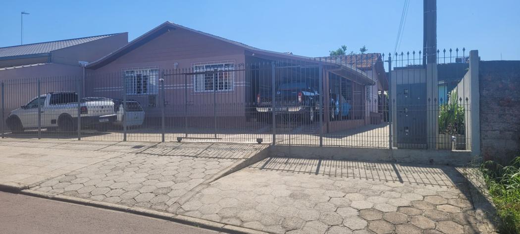 CASA com 3 dormitórios à venda com 660m² por R$ 985.000,00 no bairro Xaxim - CURITIBA / PR