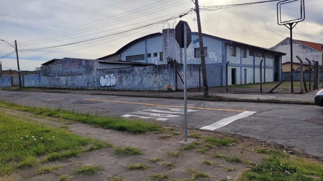 BARRAC�O/GALP�O � venda com 2663m� por R$ 6.450.000,00 no bairro Hauer - CURITIBA / PR