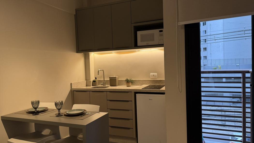 Studio mobiliado e decorado, localização Premiun (estrutura clube) no Bigorrilho - Curitiba - Pr PORTEIRA FECHADA - Face Leste|Norte