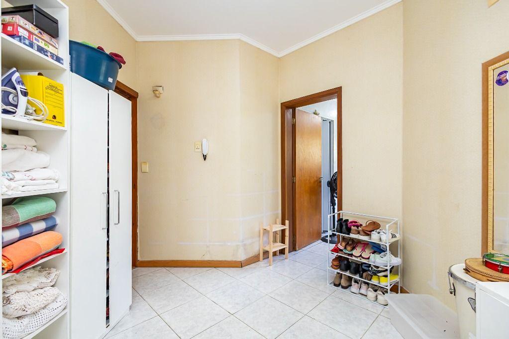 Casa com quintal grande no Pilarzinho