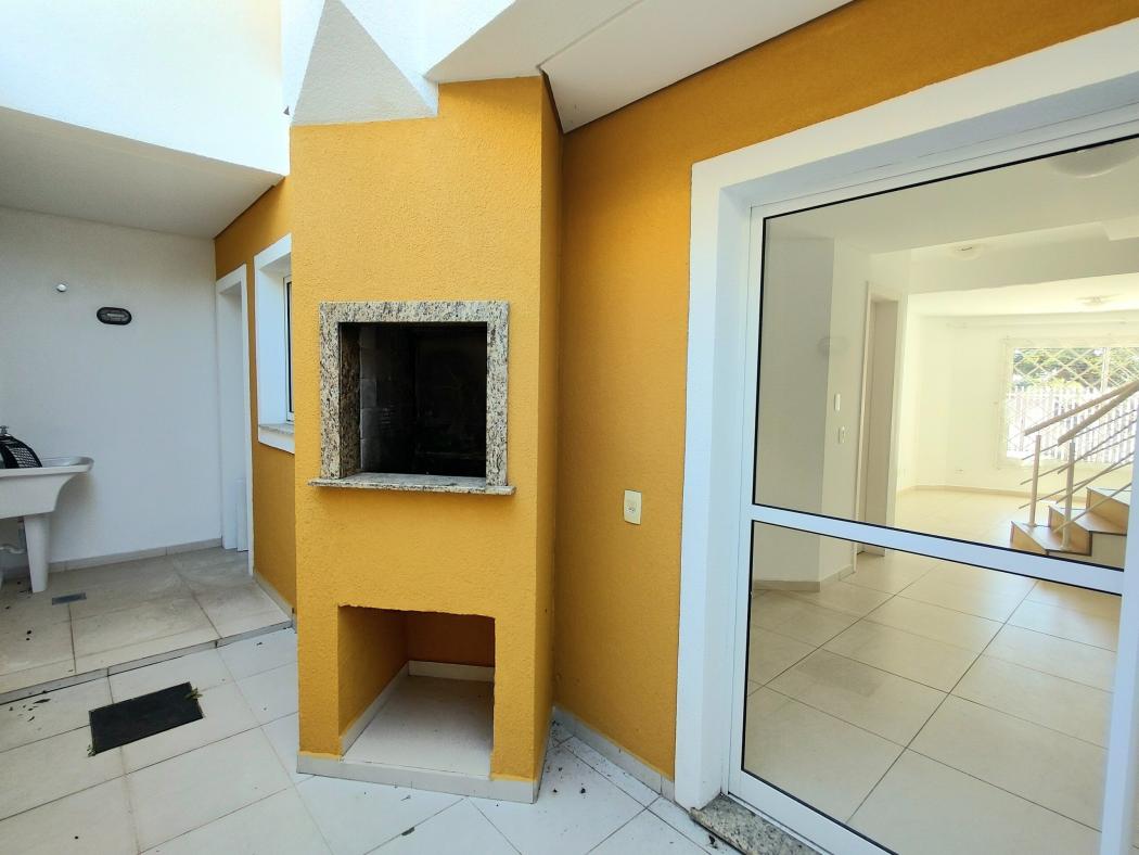 Sobrado com 3 quartos sendo um suíte master , com 3 vagas de garagem no Pilarzinho, Curitiba a venda