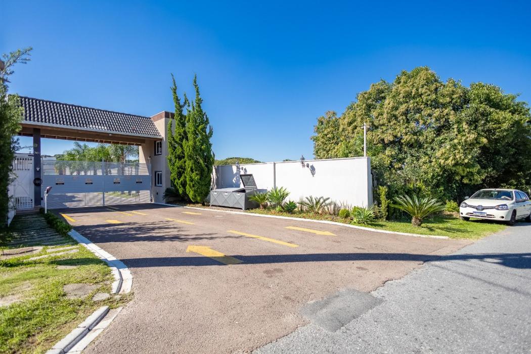 Sobrado em Condomínio Fechado com 3 dormitórios à venda, 236 m² por R$ 1.750.000 - Uberaba - Curitiba/PR