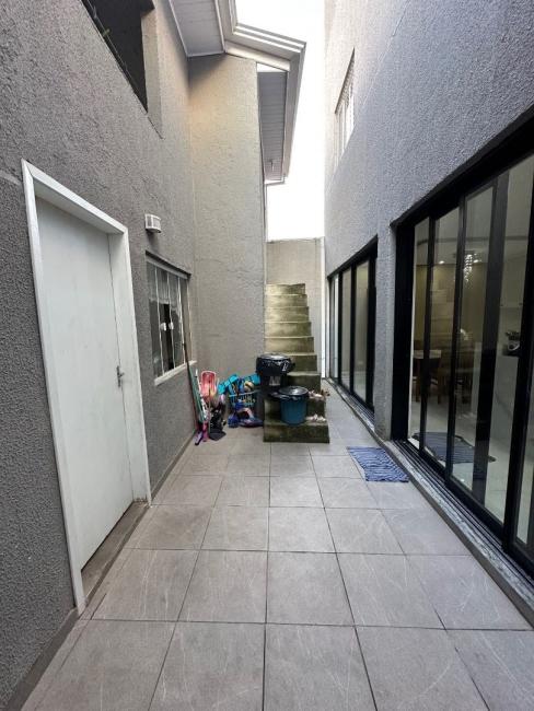 Sobrado com 4 dormitórios à venda, 300 m² por R$ 900.000,00 - Sítio Cercado - Curitiba/PR