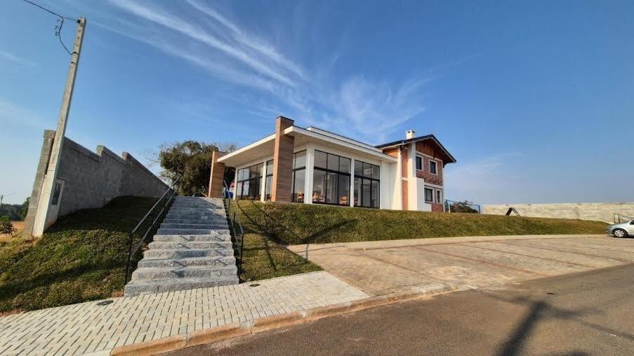 CASA com 3 dormitórios à venda com 220m² por R$ 1.290.000,00 no bairro Botiatuva - CAMPO LARGO / PR