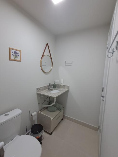 Apartamento 1 quarto com sacada no Plus Portão Curitiba todo mobiliado para locação