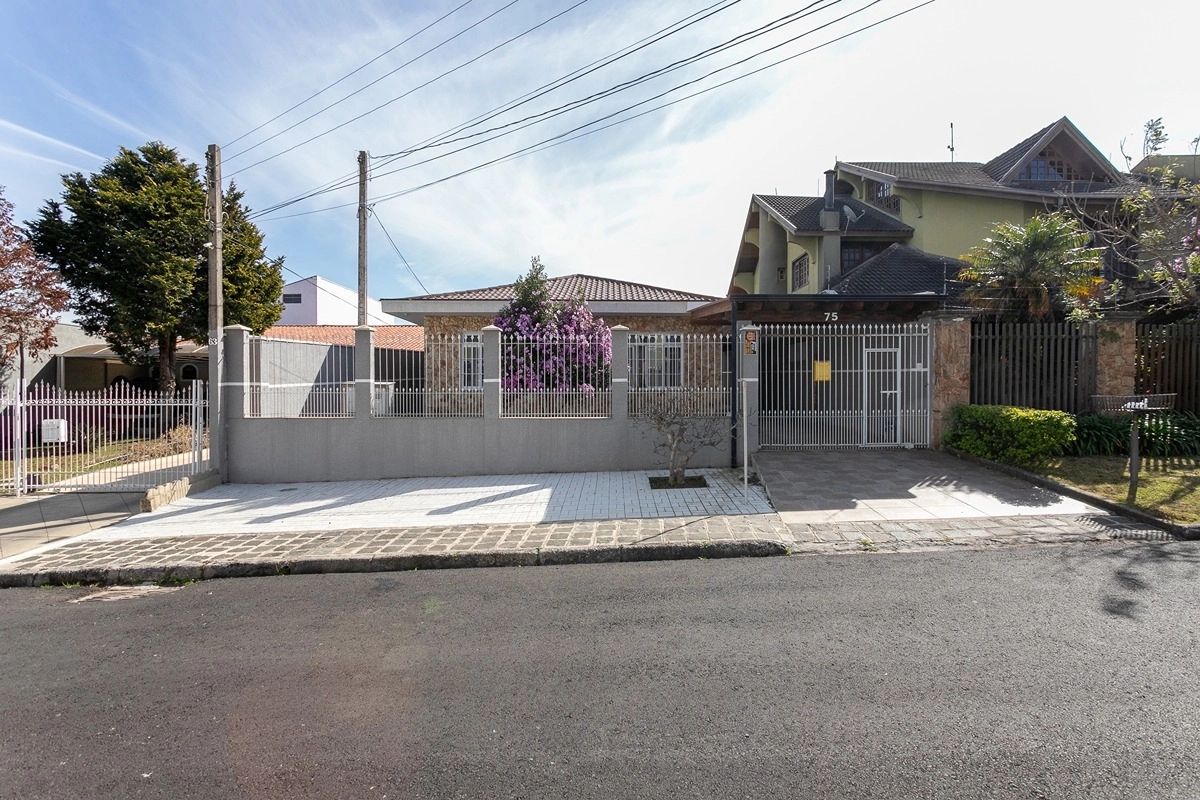 Casa Terrea com 480m² de Terreno e Edicula no Barreirinha - Espaç,o, Versatilidade e Valorização