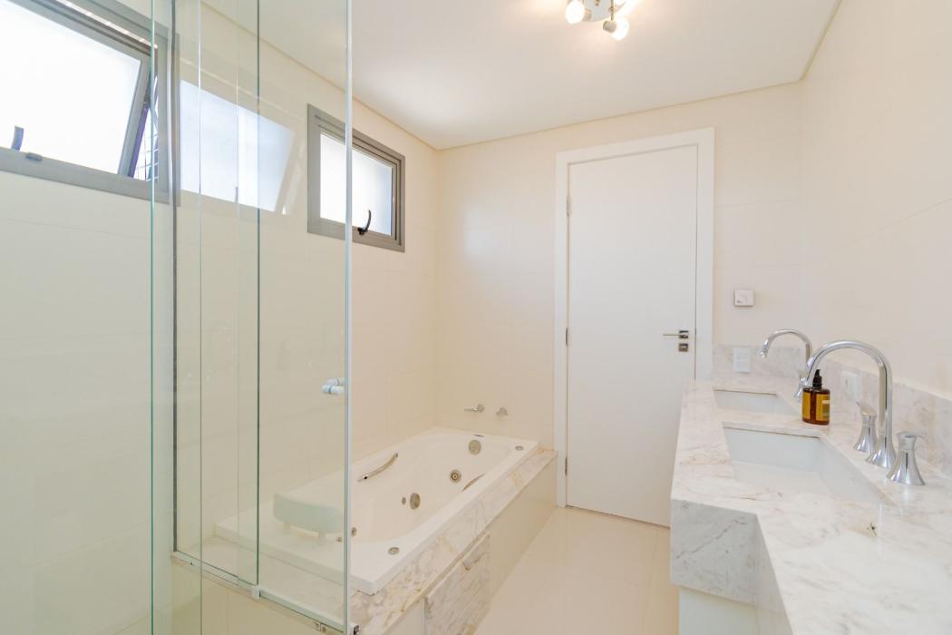 Apartamento com 3 dormitórios à venda,  por R$ 1.949.900 - Batel - Curitiba/PR