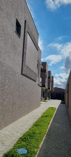 Lindo sobrado NOVO em condominio no Boqueirão - Moderno