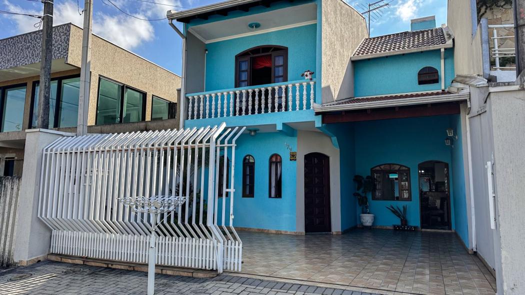 Sobrado de 5 Quartos, sendo uma suíte, Fazendinha - Curitiba/PR
