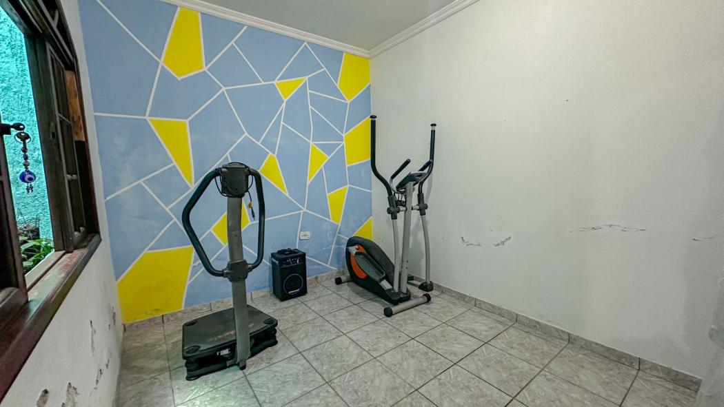 Sobrado de 5 Quartos, sendo uma suíte, Fazendinha - Curitiba/PR