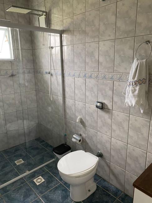 Casa com piscina 3 Q e 1 suite - amplo quintal - paisagismo