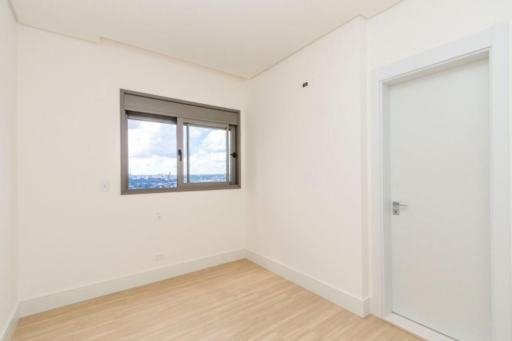 Apartamento novo, três suítes, duas vagas + depósito, andar alto- Agua Verde/PR.