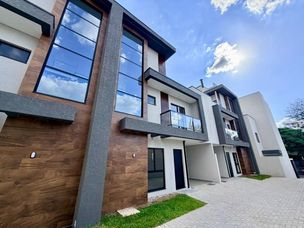 Sobrado com 3 dormitórios à venda, 279 m² por R$ 869.000,00 - Novo Mundo - Curitiba/PR