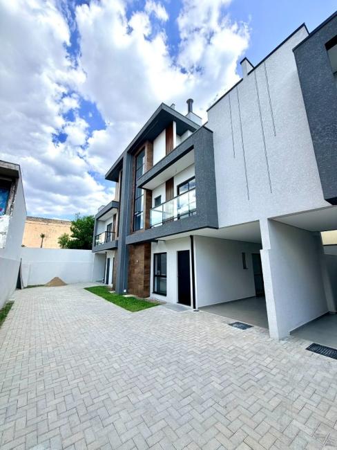 Sobrado com 3 dormitórios à venda, 279 m² por R$ 869.000,00 - Novo Mundo - Curitiba/PR
