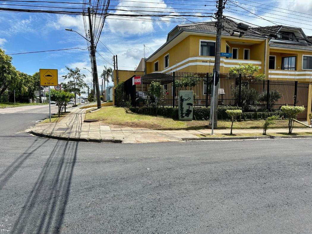 Sobrado com 3 dormitórios à venda, 180 m² por R$ 950.000,00 - Capão Raso - Curitiba/PR