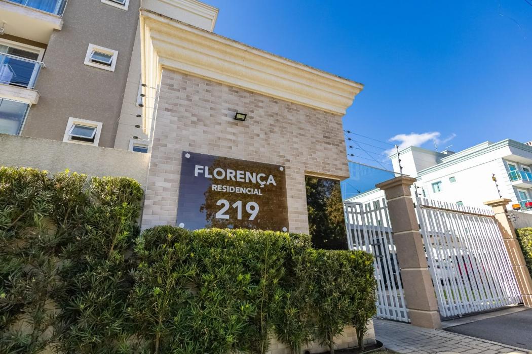 Apartamento semimobiliado com 3 quartos, suíte com closet e sacada gourmet no Xaxim