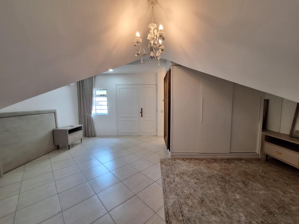 SOBRADO com 3 dormitórios à venda com 312m² por R$ 999.000,00 no bairro Guabirotuba - CURITIBA / PR