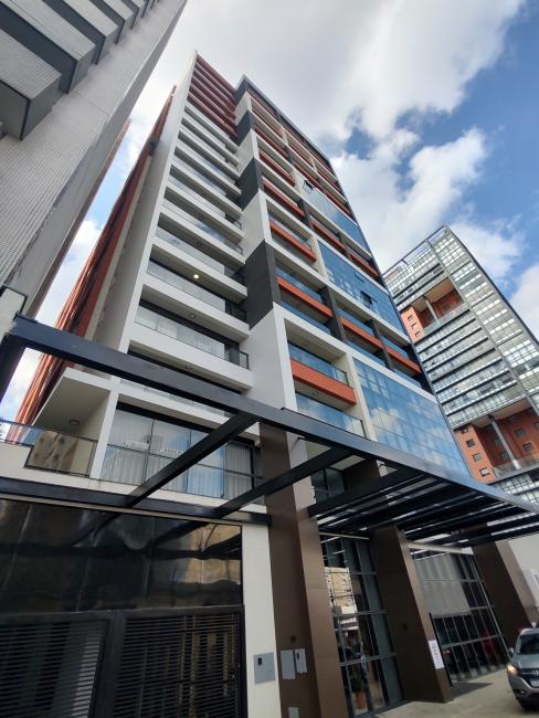 Excelente apartamento compacto, mobiliado e luxuoso, para quem busca conforto, praticidade e localização privilegiada no Centro de Curitiba.