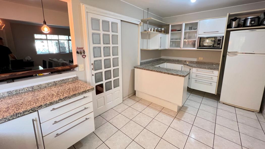 Casa 3 Quartos com suíte e 3 vagas - Santa Felicidade