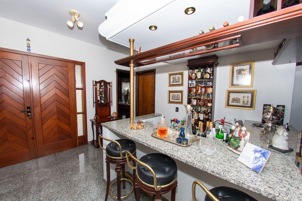 Casa com 3 suítes no Batel!