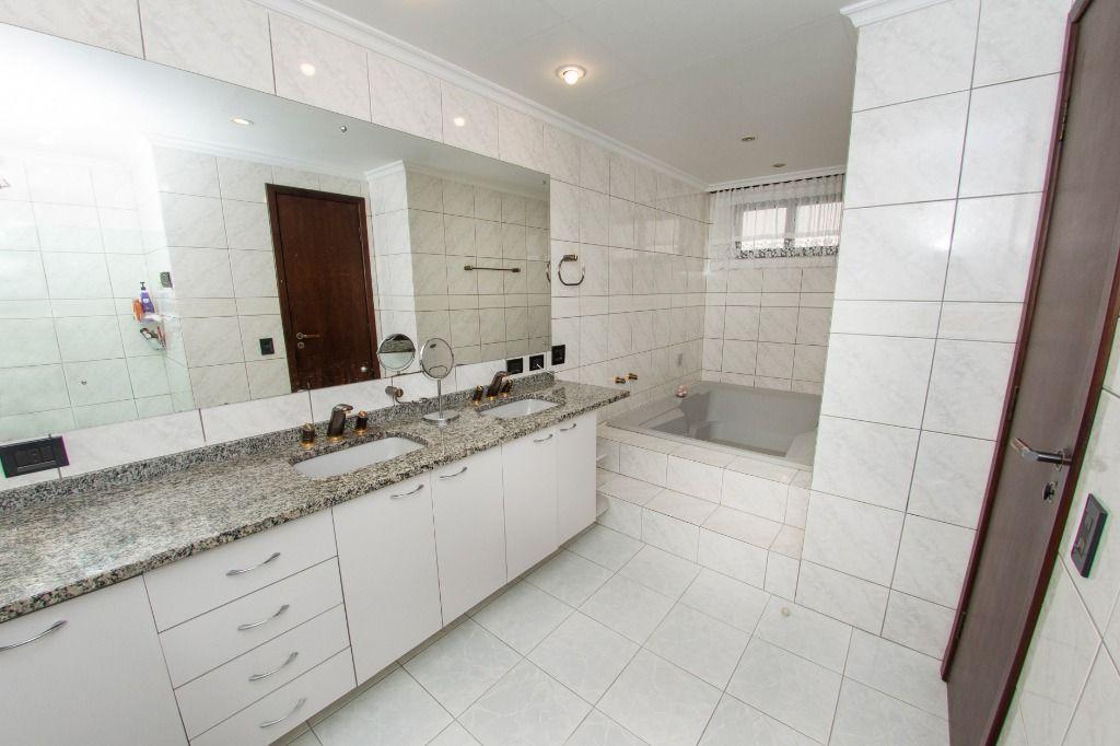 Casa com 3 suítes no Batel!
