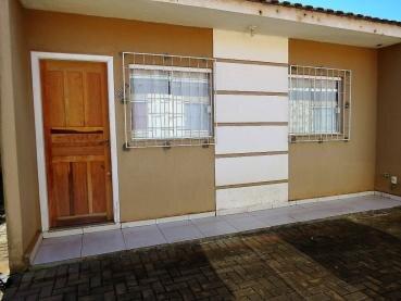 CASA EM PONTA GROSSA, 56M  PERTO DE UNIVERSIDADE/HOSPITAL/COMÉRCIO.
