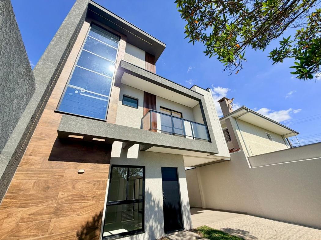 Sobrado com 3 dormitórios à venda, 266 m² por R$ 989.000,00 - Novo Mundo - Curitiba/PR