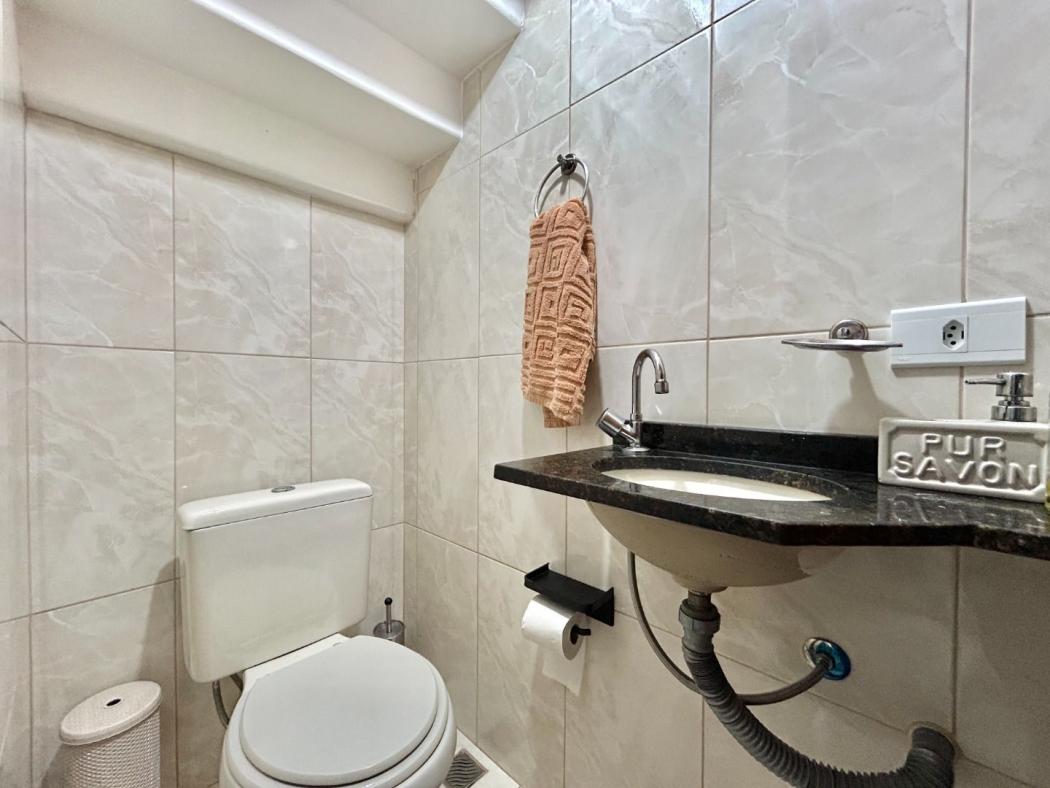 Sobrado com 3 dormitórios à venda, 134 m² por R$ 650.000,00 - Fazendinha - Curitiba/PR