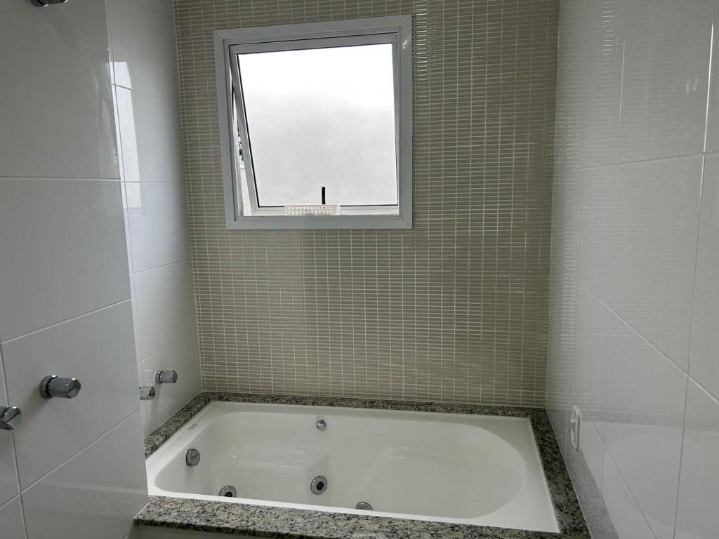Sobrado com 3 dormitórios à venda, 109 m² por R$ 750.000,00 - Uberaba - Curitiba/PR