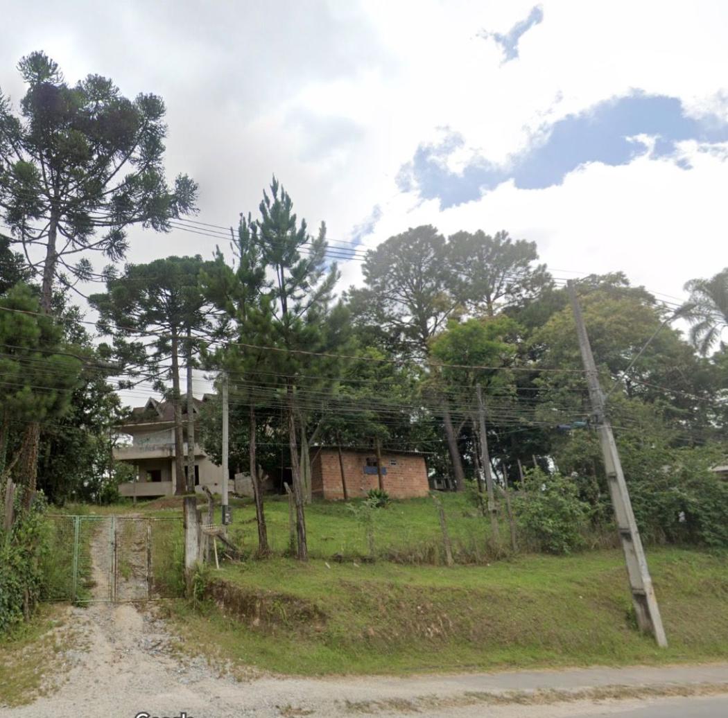 Terreno de 8000m2 e casa em construção na Wadislau Bugalski.