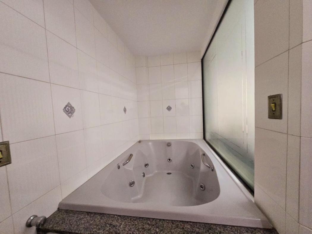 COBERTURA MARAVILHOSA PERFEITA NO CHAMPAGNAT COM PISCINA AQUECIDA r$ 1.350.000,00