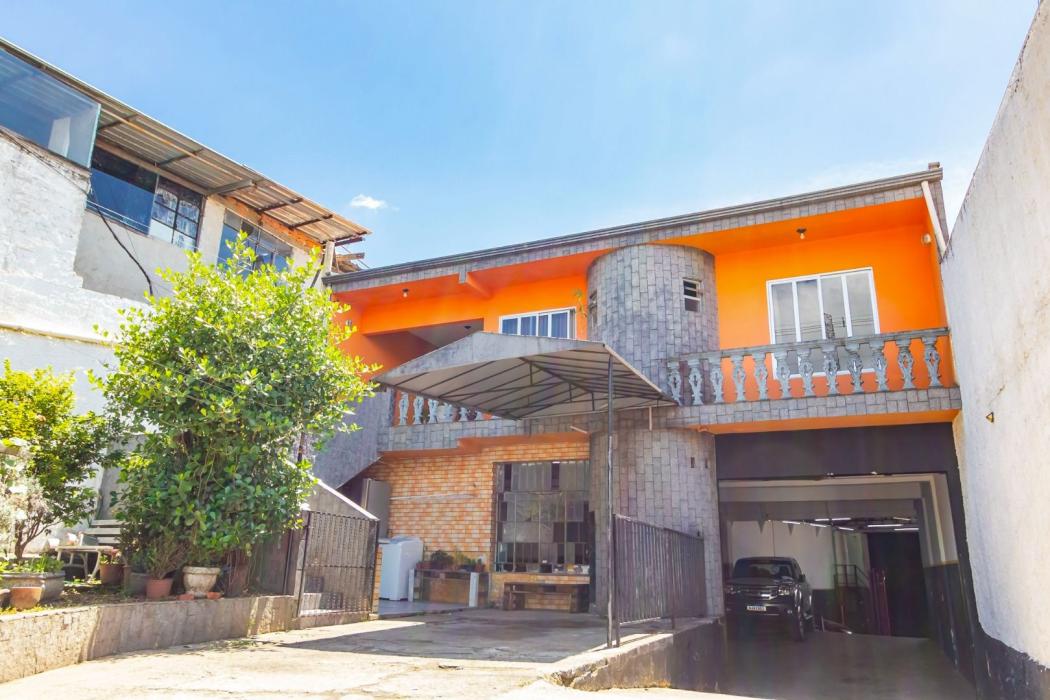 Barracão comercial com casa residencial – Ótima localização na BR-376