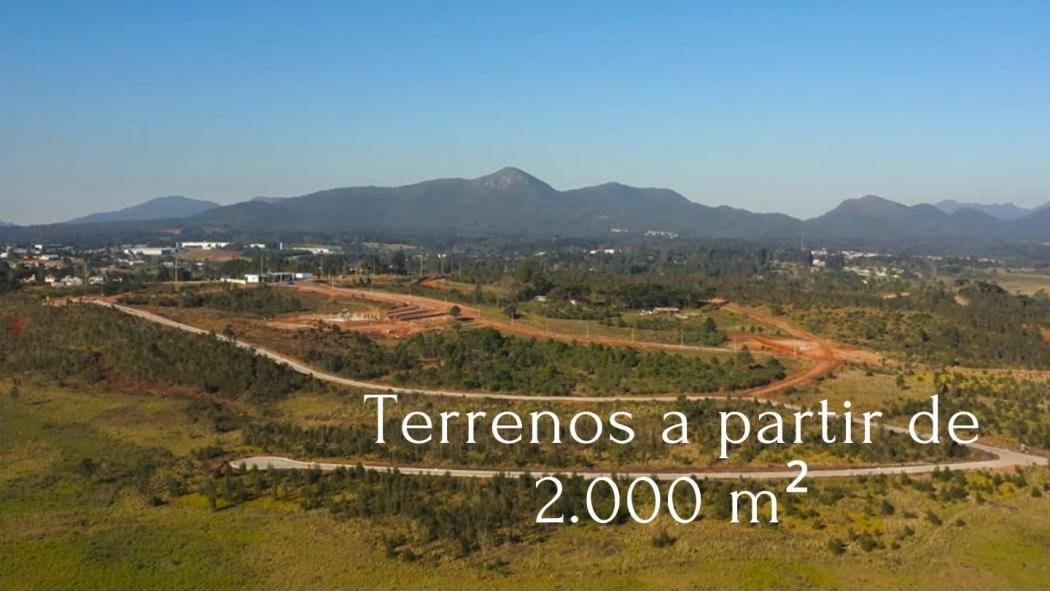 Terrenos a partir de 2.000 m² em um condomínio com vistas para a Serra do Mar e a Represa do Iraí, cercado pela natureza.