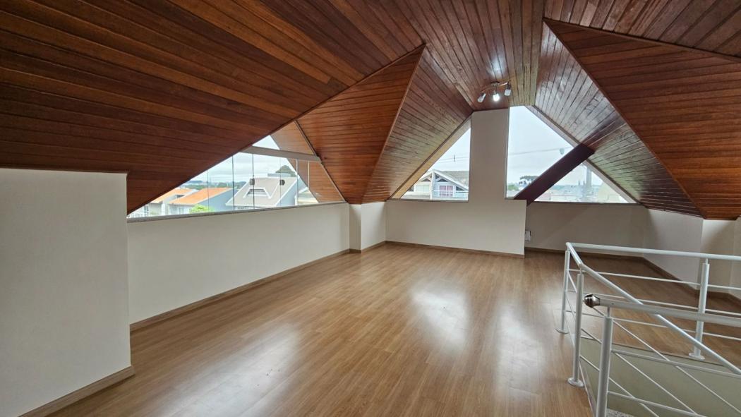 Sobrado com 3 dormitórios para alugar, 164 m² por R$ 3.900/mes - Uberaba - Curitiba/PR