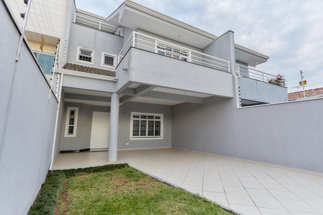 Sobrado triplex completo com quintal e ático – alternativa a apartamento de 3 quartos